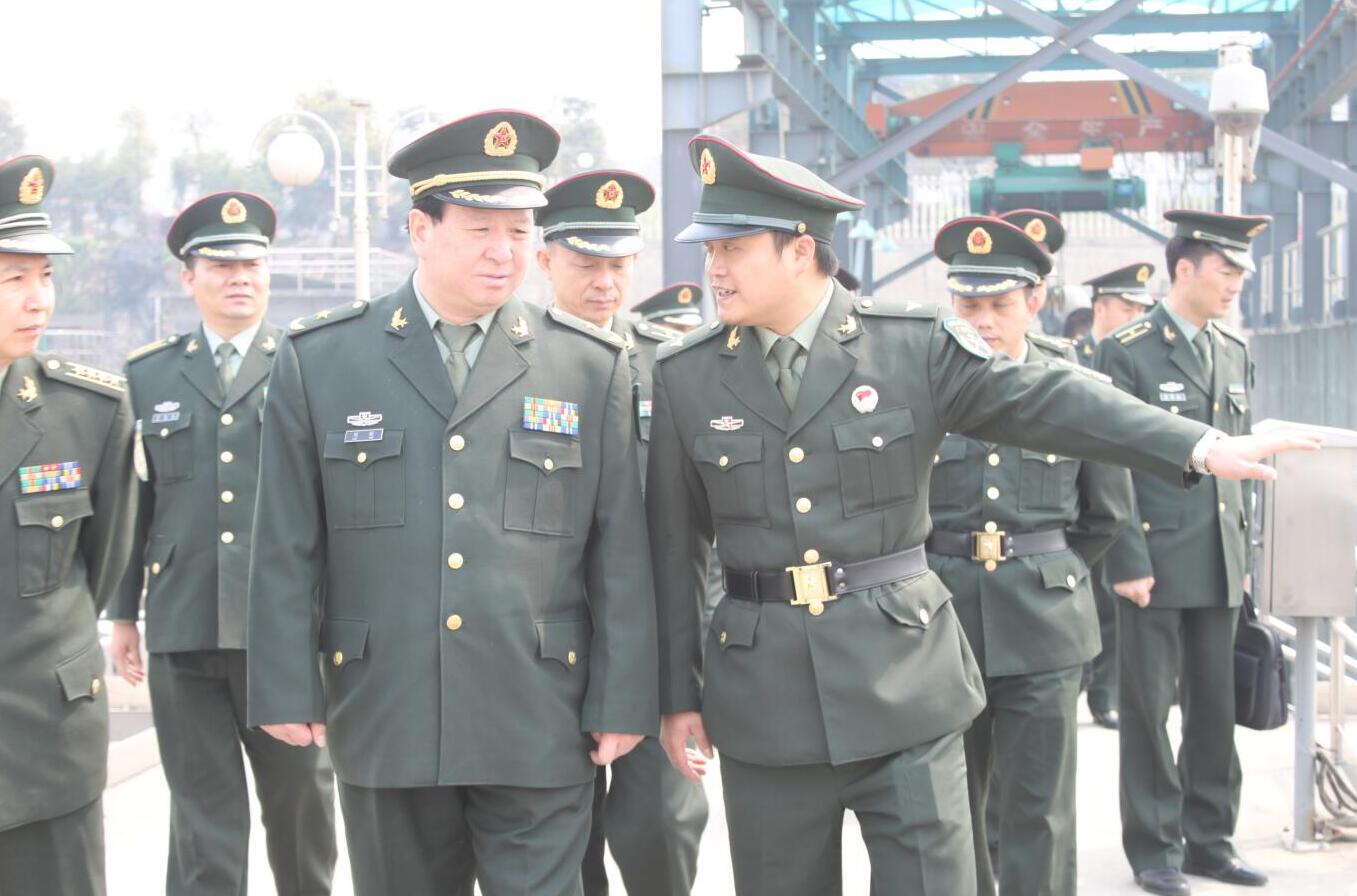 2011年3月，時(shí)任省軍區(qū)政治部原主任劉新將軍蒞臨公司視察.jpg