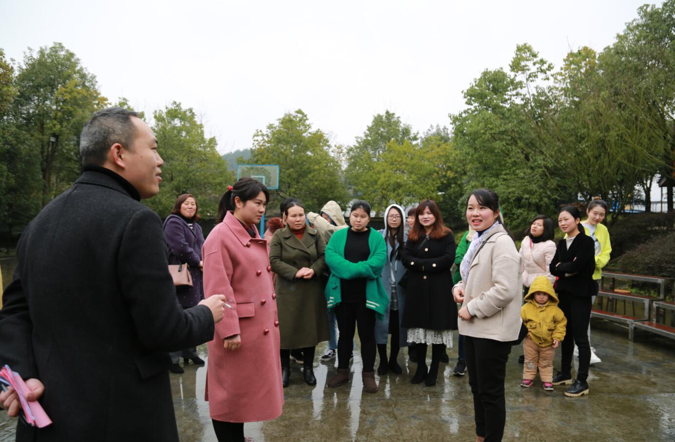 2019三八婦女節(jié)在愛晚亭開展趣味小游戲.JPG