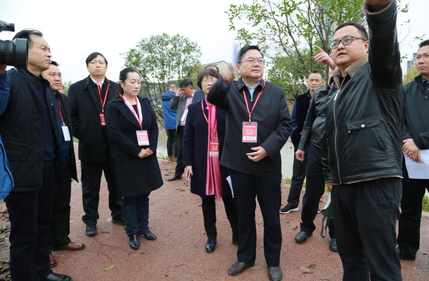 2018年11月，市政協(xié)主席李軍察看污水處理管網(wǎng).JPG